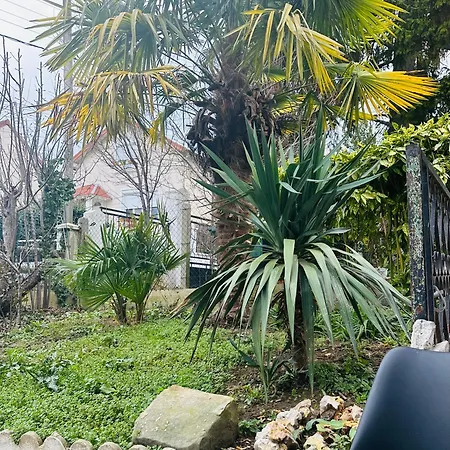Avec Jardinet, Fete Interdite ! Holiday home *
